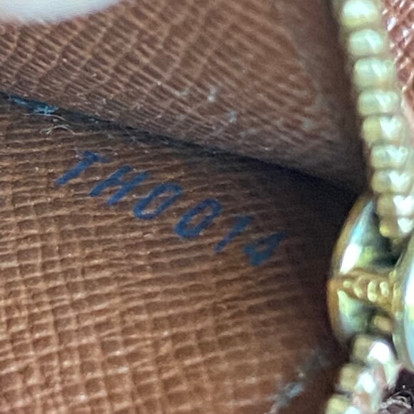 Louis Vuitton Authentic Sarah LV Monogram Long Wallet - Picture 13 of 16